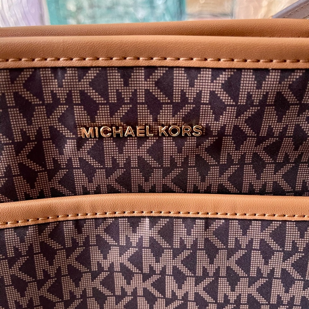 Brand New Michael Kors Winston Large Top Zip Pocket Tote - Picture 7 of 13